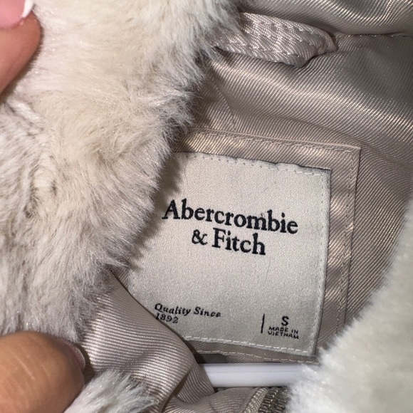 Abercrombie and Fitch Faux Fur Jacket Sz small - Picture 6 of 6